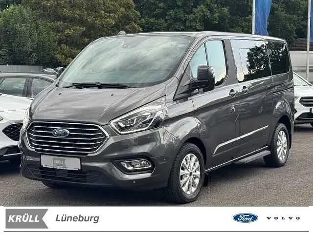 Grey metallic Gebraucht 2020 Ford Tourneo Custom Titanium Van / Kleinbus | 36.888 € (Fairer Preis) - Bild 1/4