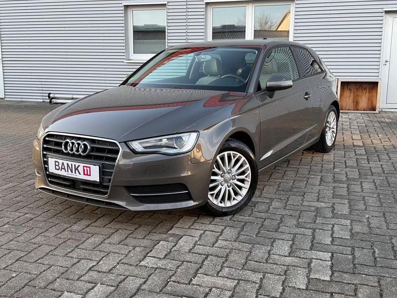 Gebraucht Audi A3 Attraction 105 PS (77 kW) 2014 Grau Limousine