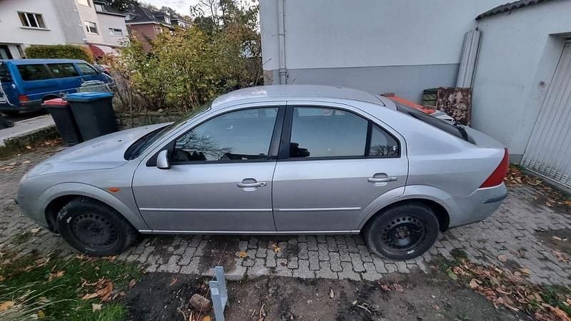 Gebraucht Ford Mondeo Trend 145 PS (106 kW) 2001 Silber Limousine