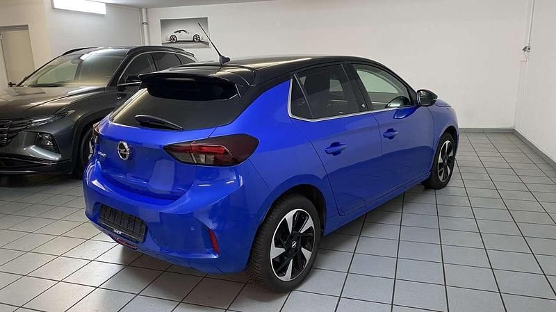 Gebraucht Opel Corsa-e Elegance 100 kW (136 PS) 2022 Perl blau/voltaik blau Kleinwagen