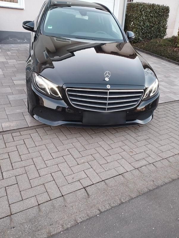Gebraucht Mercedes E220 Avantgarde 194 PS (142 kW) 2019 Schwarz Kombi