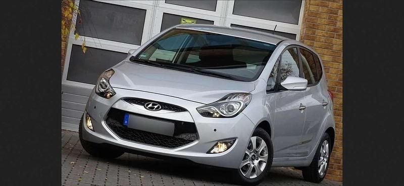 Silber Gebraucht 2011 Hyundai ix20 Style Kleinwagen | 3.450 € (Superpreis) - Bild 1/4