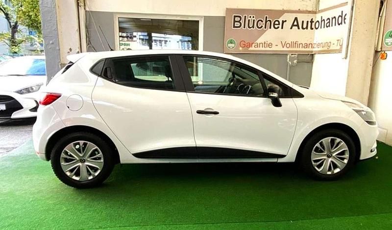 Gebraucht Renault Clio IV Life 76 PS (55 kW) 2019 Gletscherweiss (metallic) Limousine