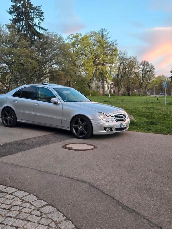 Silber Gebraucht 2007 Mercedes E500 Limousine | 9.600 € (Fairer Preis) - Bild 1/4