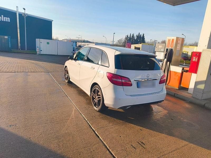 Gebraucht Mercedes B200 Urban 156 PS (114 kW) 2016 Weiß Van / Kleinbus