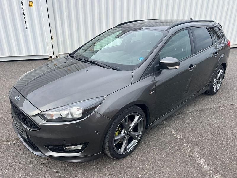 Gebraucht Ford Focus ST-Line 140 PS (102 kW) 2018 Grau Limousine