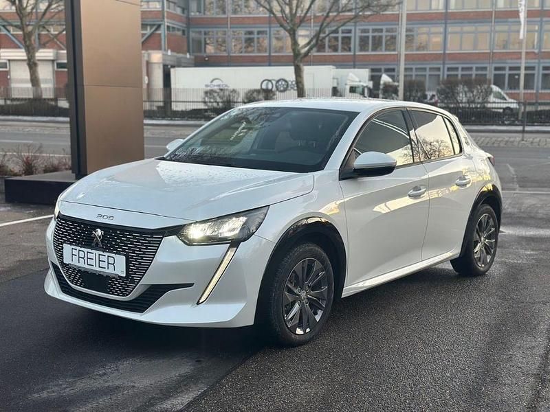 Weiß Gebraucht 2021 Peugeot 208 Allure Kleinwagen | 14.990 € (Fairer Preis) - Bild 1/4