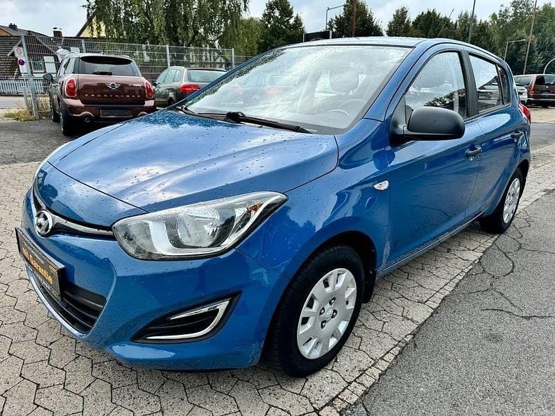 Blau Gebraucht 2016 Hyundai i20 Classic Limousine | 5.700 € (Fairer Preis) - Bild 1/4