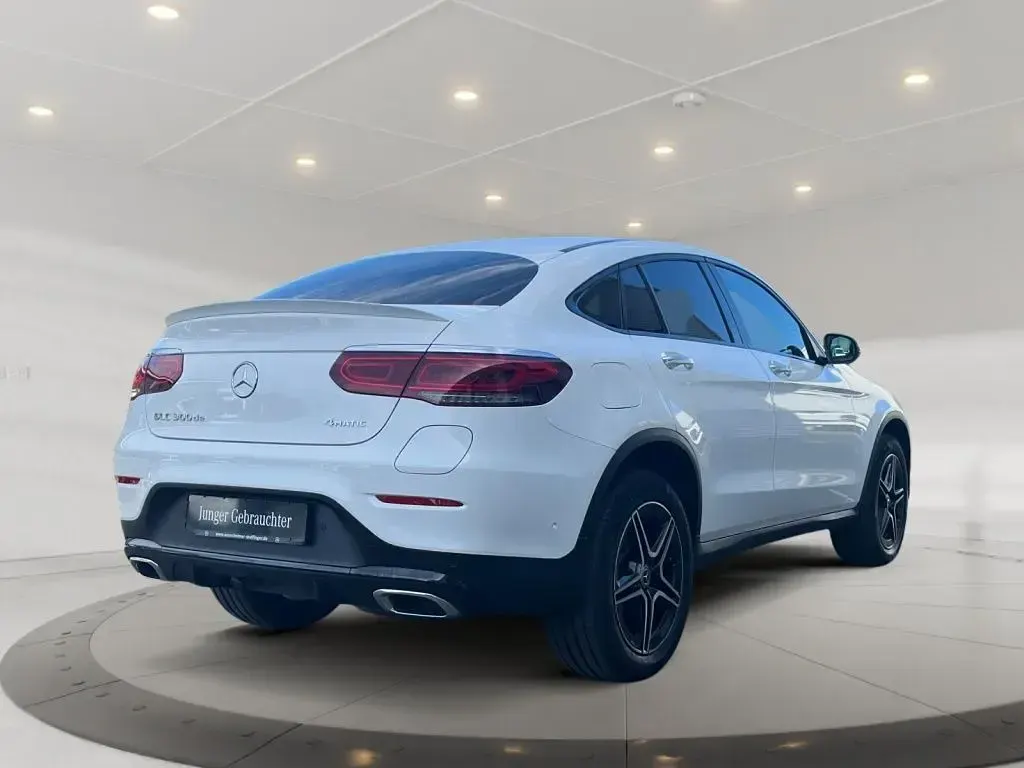 Gebraucht Mercedes GLC300de AMG 194 PS (142 kW) 2022 Weiß Coupé