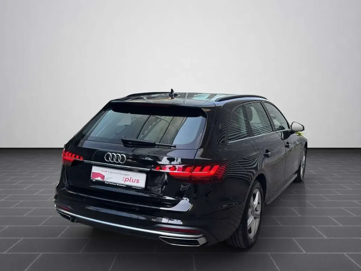 Gebraucht Audi A4 Advanced Plus 204 PS (150 kW) 2022 Mythosschwarz metallic Kombi