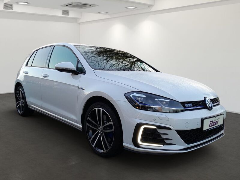 Gebraucht VW Golf VII Edition 204 PS (150 kW) 2020 Oryxwhite perlmutteffekt Limousine