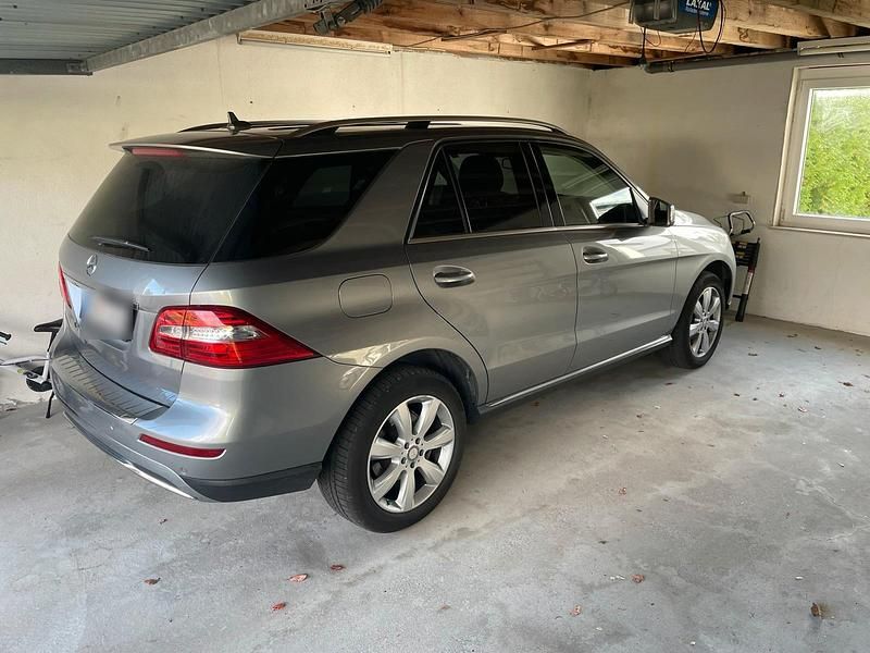 Gebraucht Mercedes ML250 204 PS (150 kW) 2013 Silber SUV