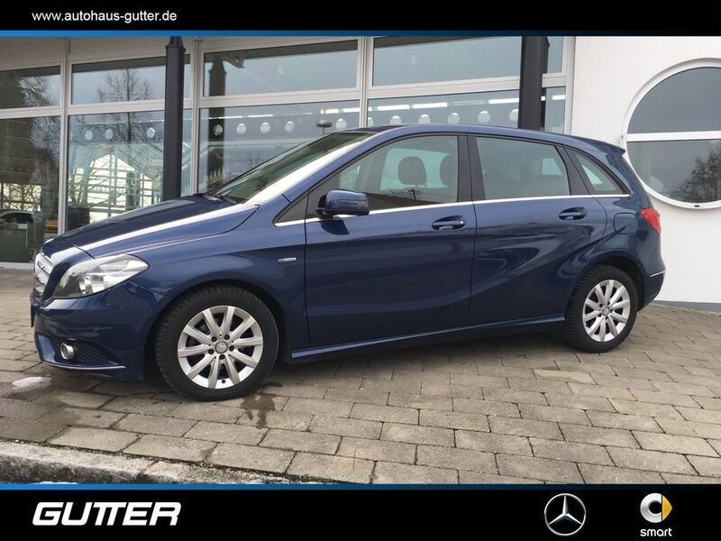 Gebraucht Mercedes B180 109 PS (80 kW) 2012 Blau Van / Kleinbus