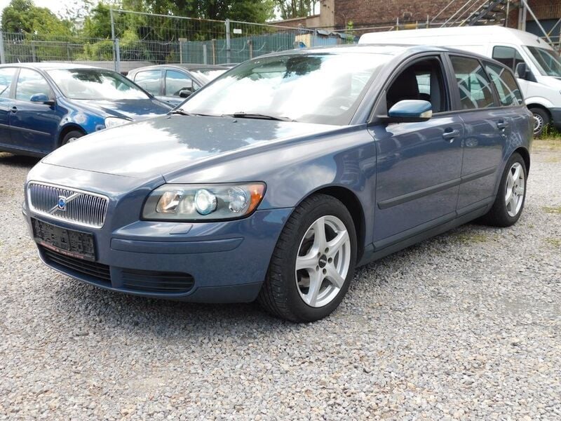 Grau Gebraucht 2004 Volvo V50 Kombi | 2.899 € (Fairer Preis) - Bild 1/4