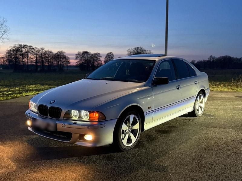 Gebraucht BMW 525 163 PS (119 kW) 2002 Silber Limousine