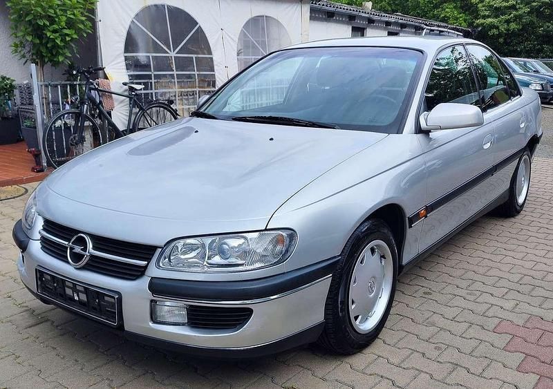 Silber Gebraucht 1998 Opel Omega Limousine | 3.999 € - Bild 1/4
