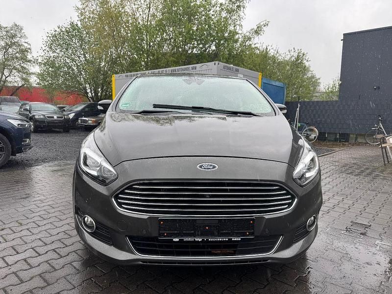 Gebraucht Ford S-MAX Titanium 209 PS (153 kW) 2015 Grau Van / Kleinbus