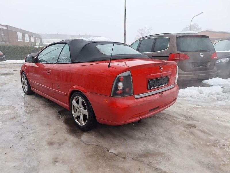 Gebraucht Opel Astra 147 PS (108 kW) 2002 Rot Cabrio