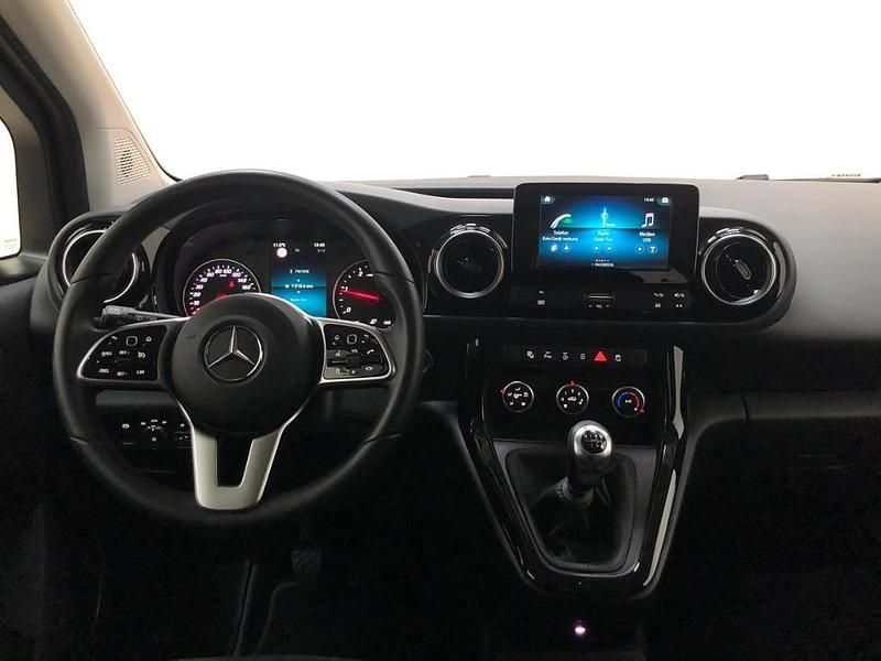 Gebraucht Mercedes T180 116 PS (85 kW) 2023 Blau Van / Kleinbus