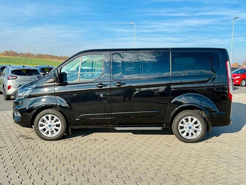 Gebraucht Ford Tourneo Titanium 185 PS (136 kW) 2022 Agate black Van / Kleinbus