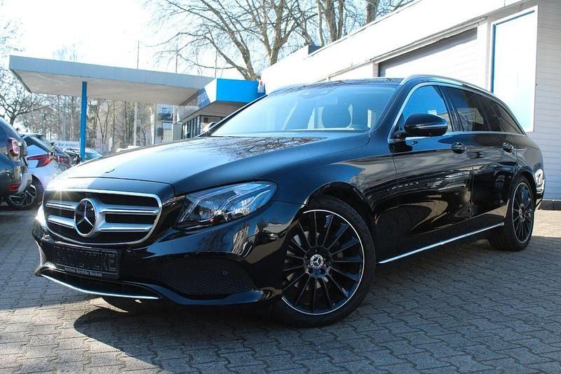 Second-hand Mercedes E220 194 CP (142 kW) 2018 Negru Berlinǎ