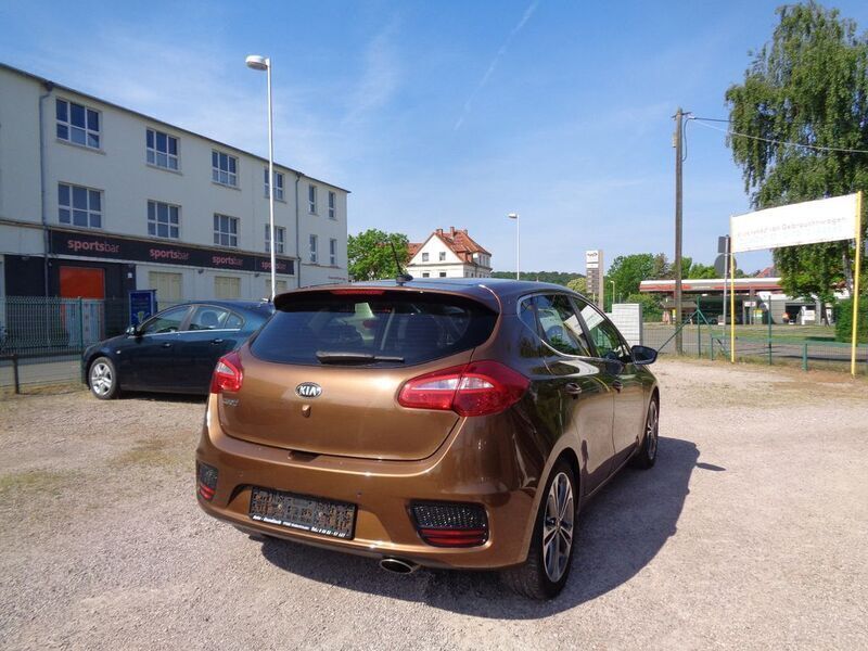 Gebraucht Kia Ceed Platinum Edition 135 PS (99 kW) 2016 (myb) bronze met Kleinwagen
