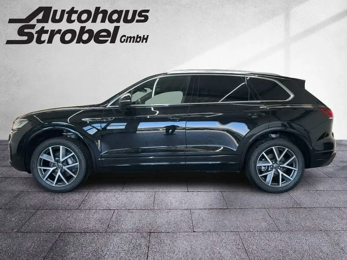 Neu VW Touareg R-line 286 PS (210 kW) 2025 Grenadillschwarz metallic SUV