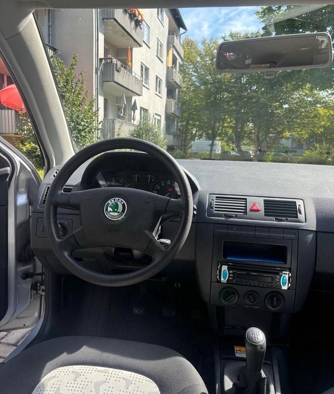 Gebraucht Skoda Fabia 75 PS (55 kW) 2003 Silber Limousine