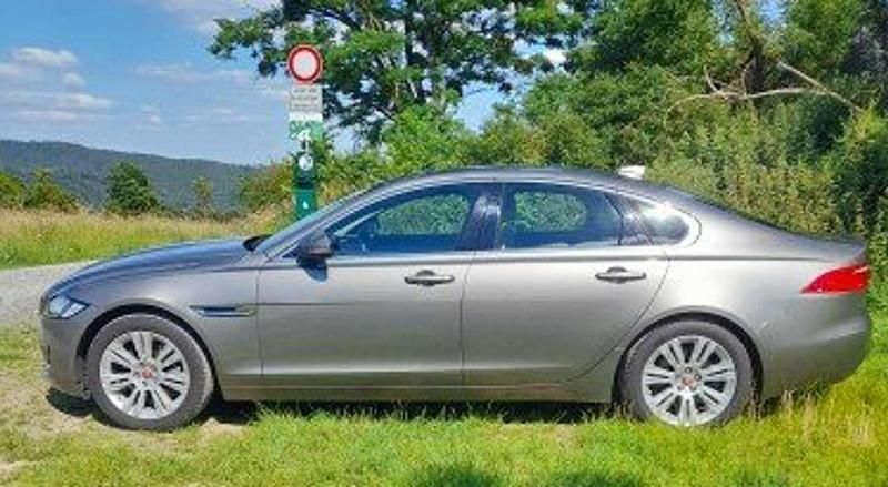 Beige Gebraucht 2018 Jaguar XF Pure Limousine | 20.450 € (Fairer Preis) - Bild 1/3
