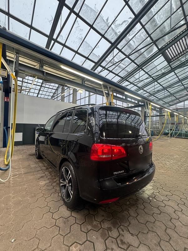 Gebraucht VW Touran 105 PS (77 kW) 2011 Schwarz Van / Kleinbus