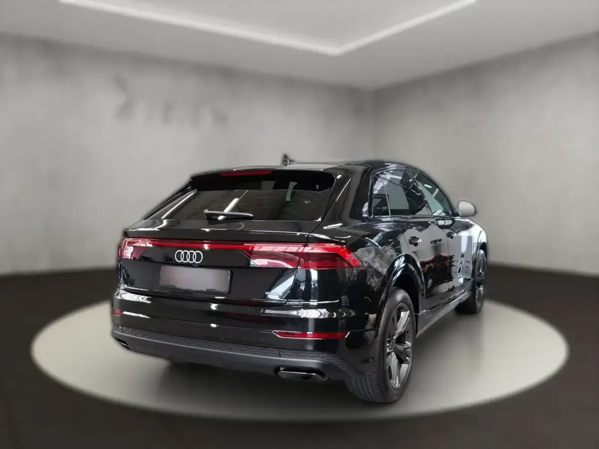 Gebraucht Audi Q8 Ambiente 231 PS (169 kW) 2025 Schwarz metallic SUV