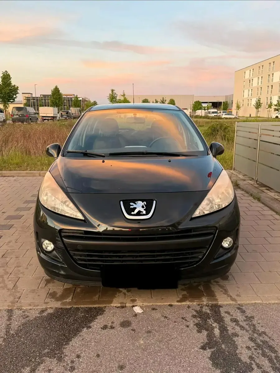 Gebraucht Peugeot 207 95 PS (69 kW) 2010 Schwarz Kleinwagen