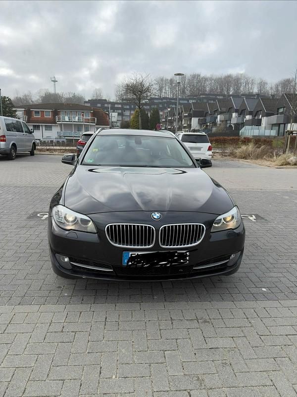 Gebraucht BMW 520 184 PS (135 kW) 2012 Schwarz Kombi