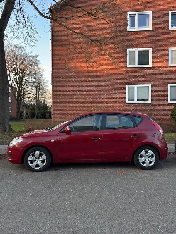 Gebraucht Hyundai i30 109 PS (80 kW) 2009 Rot Kleinwagen