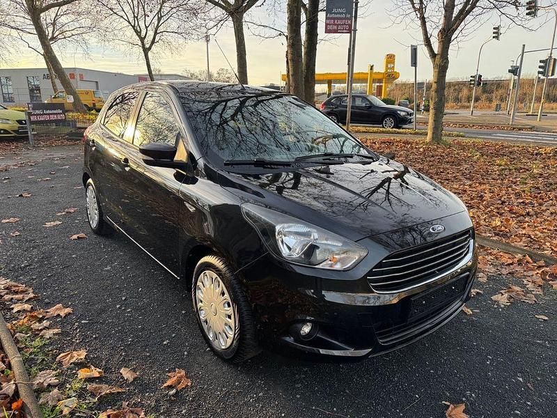 Schwarz Gebraucht 2017 Ford Ka Plus Cool & Sound Edition Kleinwagen | 8.999 € (Fairer Preis) - Bild 1/4