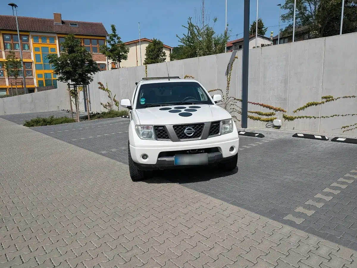 Gebraucht Nissan Navara 171 PS (125 kW) 2007 Weiß Pickup