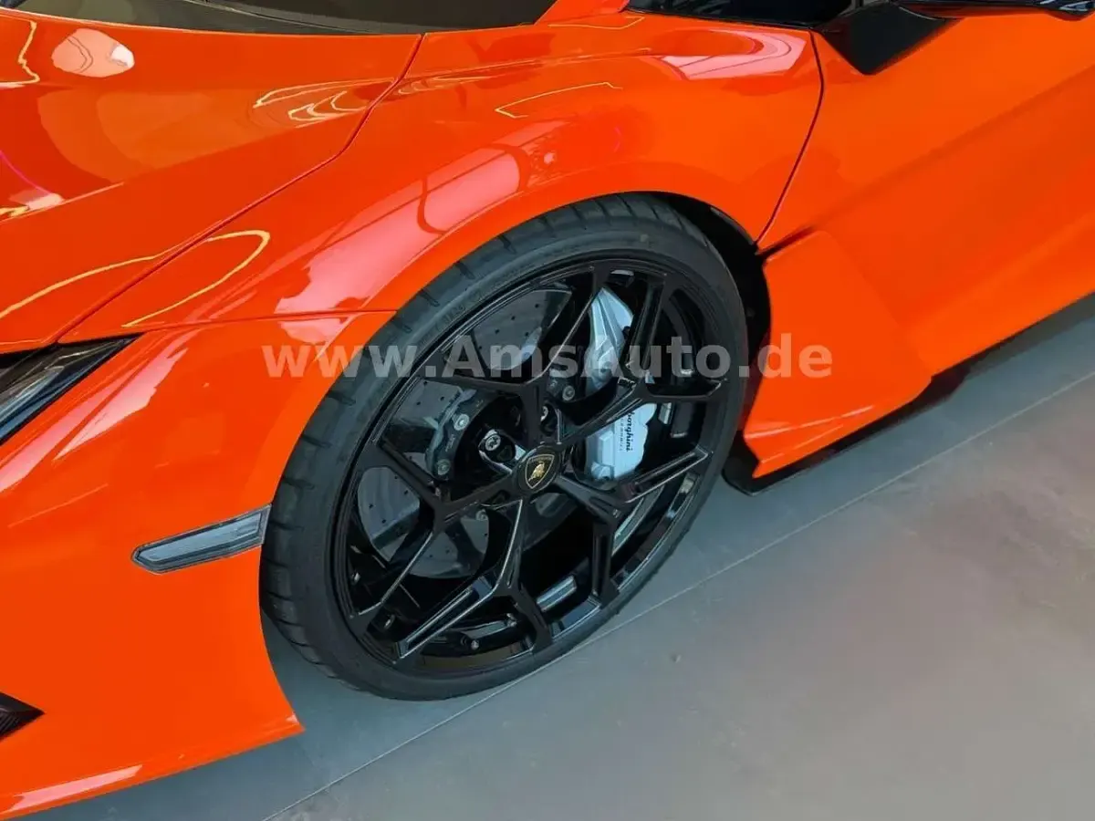 Gebraucht Lamborghini Revuelto 1016 PS (747 kW) 2025 Orange Coupé