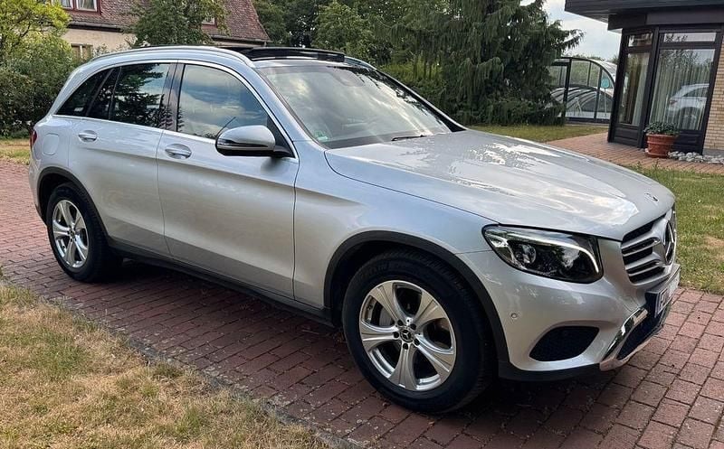 Silber Gebraucht 2017 Mercedes GLC350 Exclusive SUV | 34.500 € (Guter Preis) - Bild 1/4