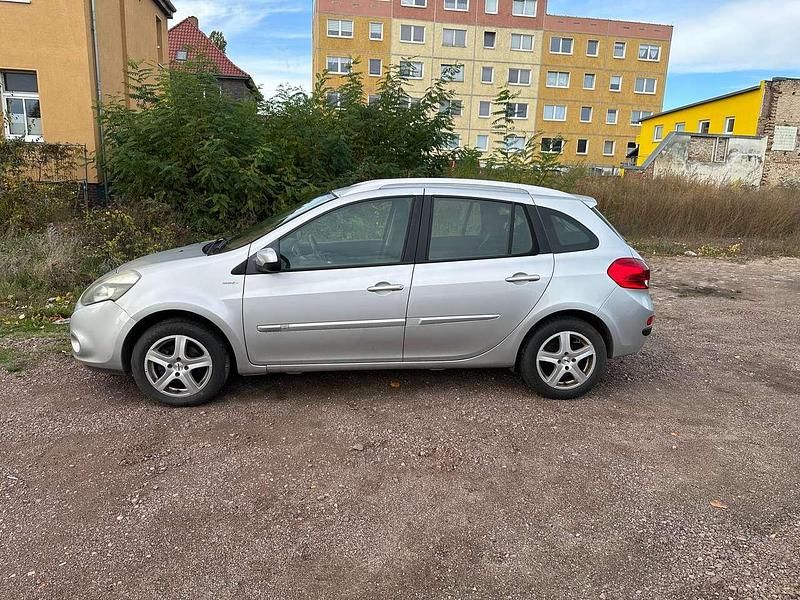 Gebraucht Renault Clio GrandTour 103 PS (75 kW) 2012 Silber Kombi