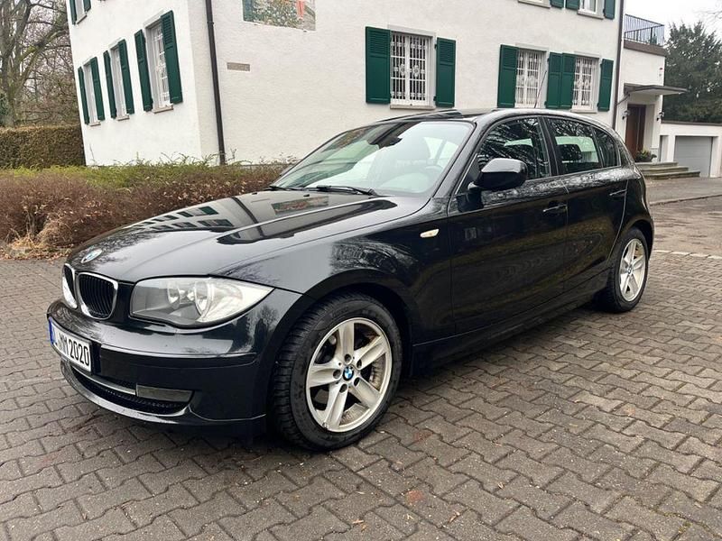 Schwarz Gebraucht 2011 BMW 118 Kleinwagen | 3.600 € (Guter Preis) - Bild 1/4
