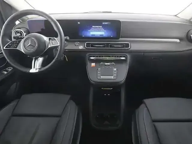 Gebraucht Mercedes V300 Avantgarde 237 PS (174 kW) 2025 Obsidianschwarz metallic Van / Kleinbus