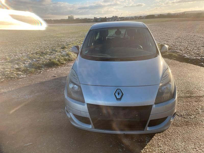 Grau Gebraucht 2011 Renault Scénic III Van / Kleinbus | 2.650 € (Guter Preis) - Bild 1/4