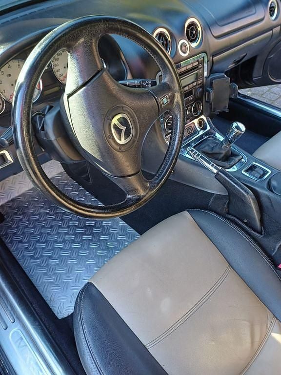 Second-hand Mazda MX5 110 CP (80 kW) 2002 Negru Cabrio