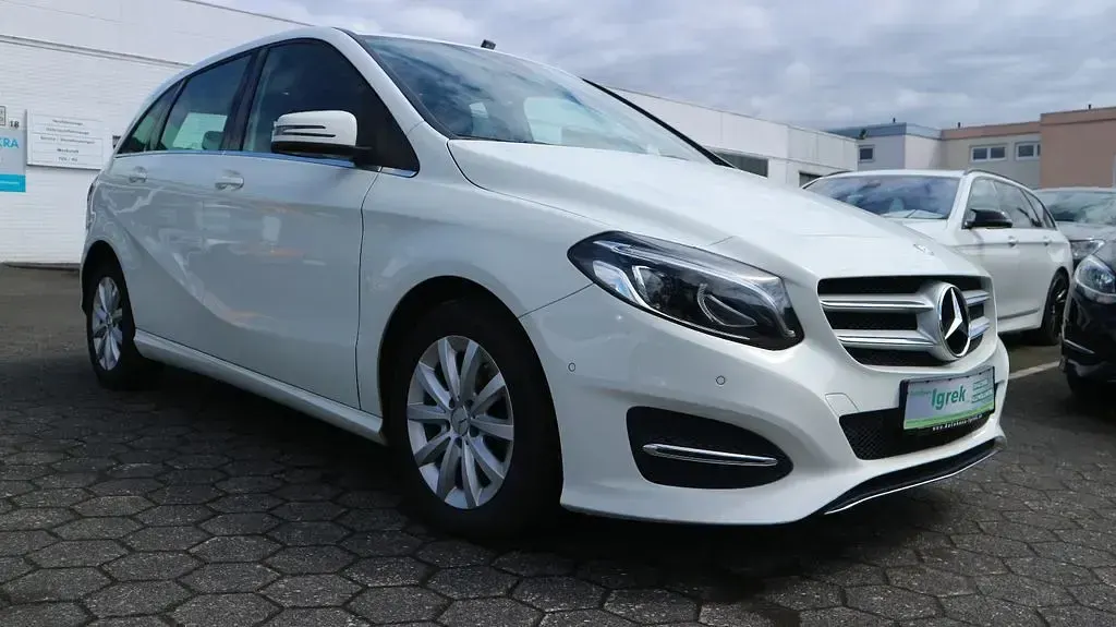 Gebraucht Mercedes B180 122 PS (89 kW) 2015 Weiß Kleinwagen