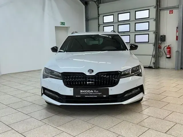 Gebraucht Skoda Superb SportLine 150 PS (110 kW) 2024 Weiss Kombi