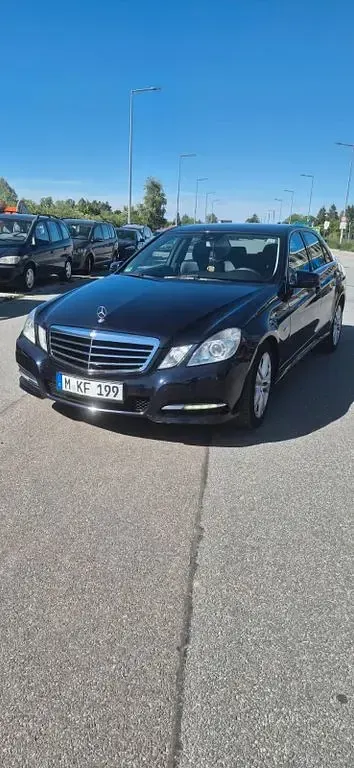 Gebraucht Mercedes E220 Avantgarde 170 PS (125 kW) 2010 Blau Limousine