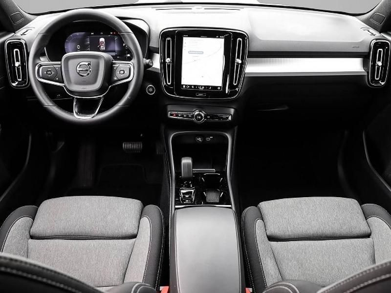 Gebraucht Volvo XC40 Plus 163 PS (119 kW) 2023 Weiß SUV