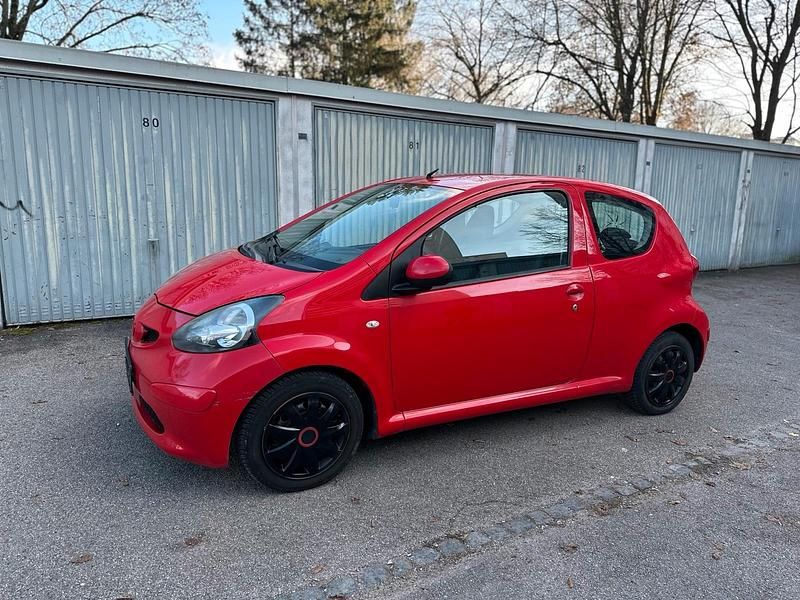 Rot Gebraucht 2007 Toyota Aygo Kleinwagen | 1.300 € (Guter Preis) - Bild 1/4