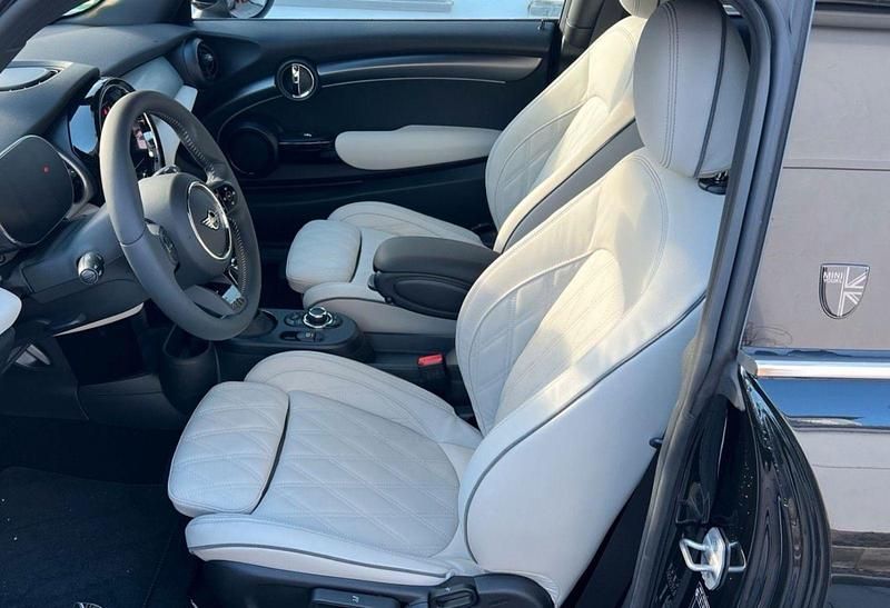 Second-hand Mini Cooper SE 135 kW (184 CP) 2022 Negru Hatchback