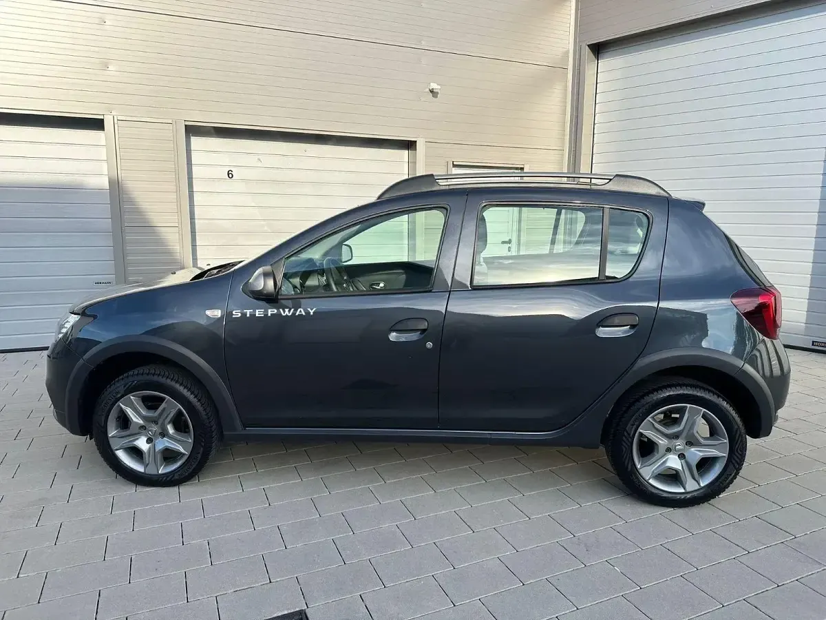 Gebraucht Dacia Sandero Prestige 90 PS (66 kW) 2020 Grau Kleinwagen